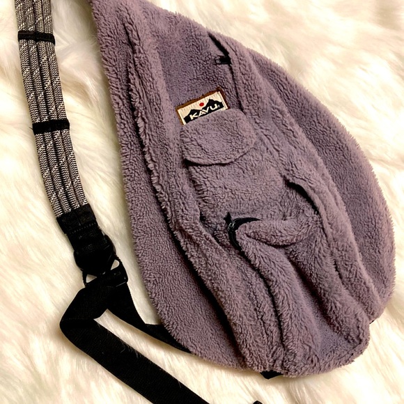 Kavu Handbags - FURRY KAVU BAG!!!!